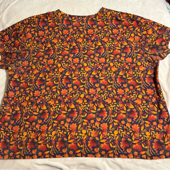 Barely worn 3XL Medical Scrub Top. With Fall Leaves which are Orange and Red - Picture 2 of 2